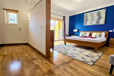 Image de Spacious Penthouse w/ Barbecue, wifi, 2 terraces & Views