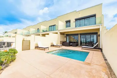 Image de 3 Br Oceanfront Beach House with Private Pool Gated Community Staircase to Ocean