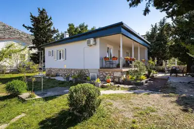 Belle maison de 2 chambres à Starigrad