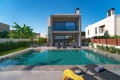 Image de 4 Bedroom Sea View Villa with Heated Private Pool