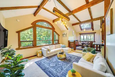 Image de Peaceful Home w/ Partial Lake Sammamish View!