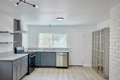 Image de Modern 3-bedroom house with Ac and WiFi in Walnut