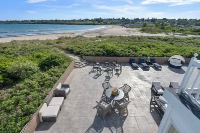Image de 5-bed Waterfront Beach house with Direct access to Private Kelly Beach in Bonnet