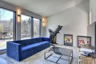 Image de Escape to Tranquil Mont-Tremblant: Cozy Lakeside Retreat