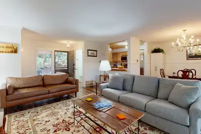 Image de Mountain-view condo with pools, hot tub, sauna, tennis, game room, & balcony