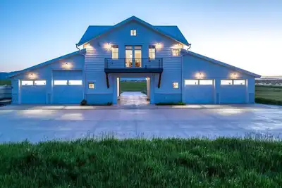 Image de Modern Ranch Home on 40 acres of farmland
