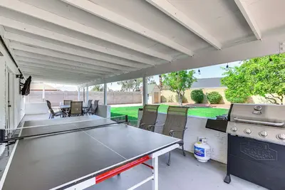 Image de Glendale Home w/ Pool, Basketball + Bbq!