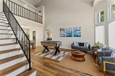 Image de Luxury Home, W/Pool Table; 40 min from Tahoe