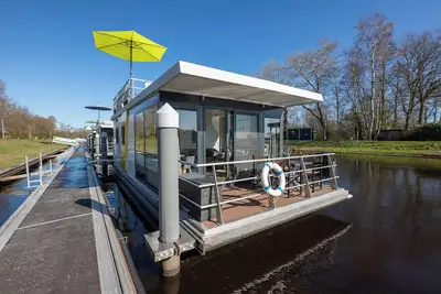 Image de Houseboat 2 See-Maid. Decelerating and cozy-modern.