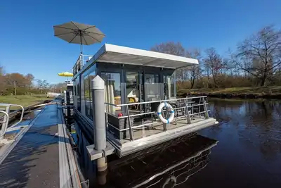 Image de Houseboat 5 Sea King. Close to nature and on the water.