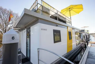 Image de Houseboat 6 Seeprinz. Romantic and firmly anchored.