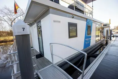 Image de Houseboat 7 Starfish. Picturesque by the lake and unconventional.