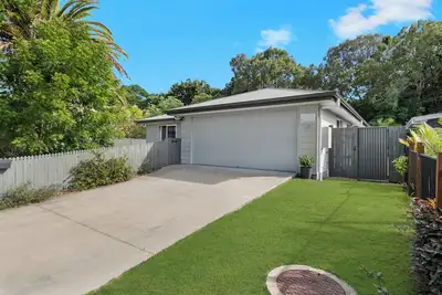 Image de Beach Front, Modern & Spacious, Securely Fenced for Kids & Pets