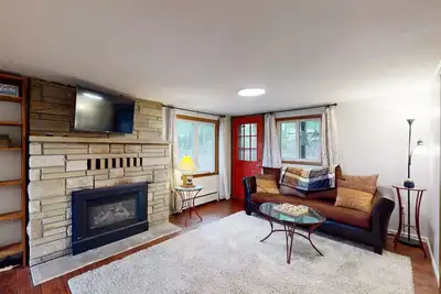 Image de Spacious House with private hot tub, fire pit and free Wifi