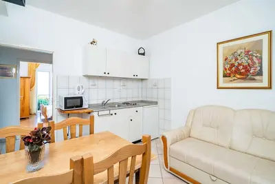 Image de Apartments Nikolina (Lu) - Two-Bedroom Apartment with Balcony