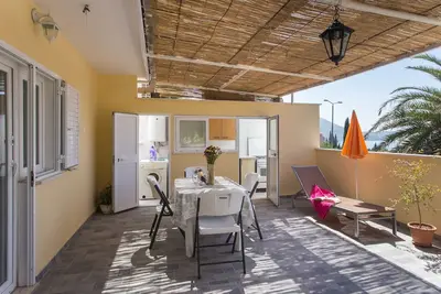 Image de Apartments Djurkovic - Two-Bedroom Apartment with Shared Terrace and Sea View