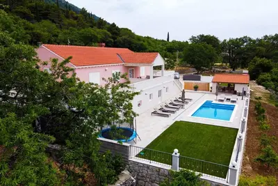 Image de Villa Dragić- Four Bedroom Villa with Swimming Pool, Terrace and Sea View