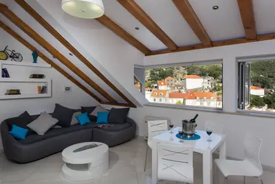 Image de Mali Skoj Apartment - Two-Bedroom Apartment with Sea View