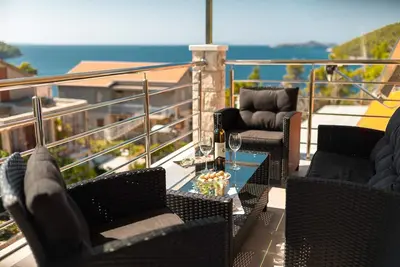 Image de Fancy Apartments Dream - Comfort One Bedroom Apartment with Balcony and Sea View ( 1 )