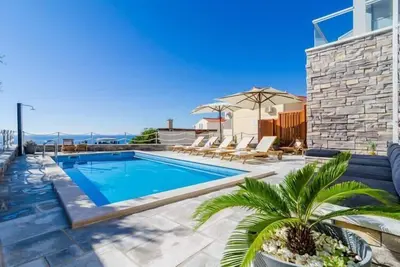 Image de Apartments Villa Capitano - Two Bedroom Apartment with Balcony and Sea View (Crni)