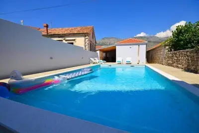 Image de Holiday Home Belmondo- Three Bedroom Home with Terrace and Private Pool (A6)