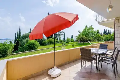 Image de Color Apartments - Standard One-Bedroom Apartment with Terrace and Partial Sea View (Red)