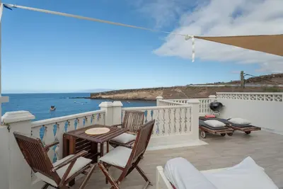 Image de Maison de vacances 'Tucadam Suites' avec vue sur la mer, terrasse privée et Wi-Fi