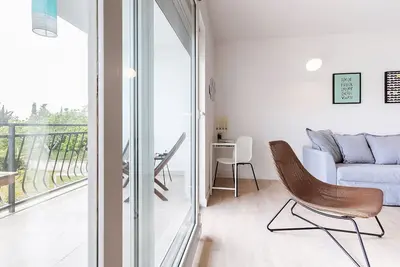 Image de Apartment Black & White (St) - Comfort Two Bedroom Apartment with Balcony