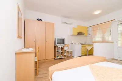 Image de Apartments Skurla - Studio Apartment with Terrace (A1 žuti )