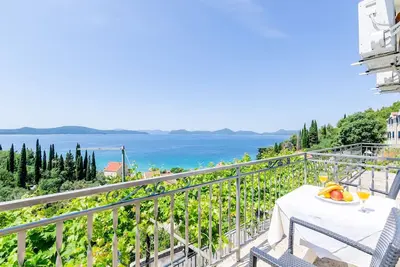 Image de Apartments Cypress Sea Cove - Premium Studio Apartment with Balcony and Sea View (A2)