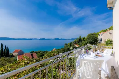 Image de Apartments Cypress Sea Cove - Comfort Studio Apartment with Balcony and Sea View (A1)