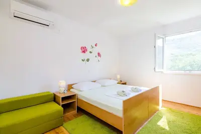 Apartment & Rooms Maždin - Triple Room with Mountain View ( Soba Standard )