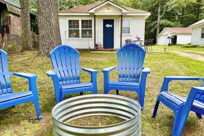 Image de Vivian's Cabin - Super Cute Lakefront Cabin with Private Dock!