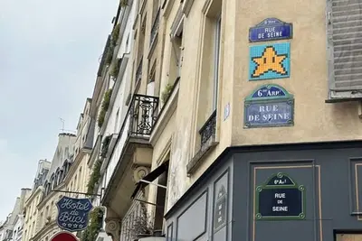 Image de St-Germain Rue de Seine & Its Iconic Terraced Cafés-Dive into Parisian luxury