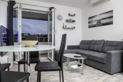 Image de Apartment Mia - Two Bedroom Apartment with Balcony