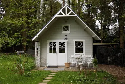 Image de Petite villa avec salle de bain privée et grand jardin au château de Mörlbach