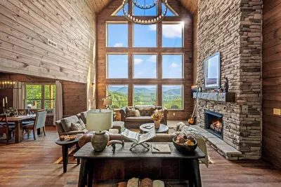 Image de Luxury 5 Bedroom with Long Range View, Hot Tub, Outdoor Entertaining, Fire Pit