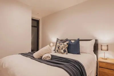 Image de Serene Spaces on Tuam - 2-Bedroom Apartment