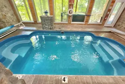 Image de Unique Peaceful- Romantic, private pool, fireplace, Ac-Wifi, delightful Smokies!