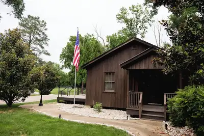 Image de Luxurious 1-bedroom riverfront Cottage with Ac and WiFi in charming Midlothian.