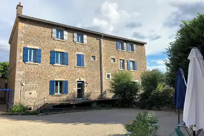Image de Rez-de-jardin privé dans maison familiale