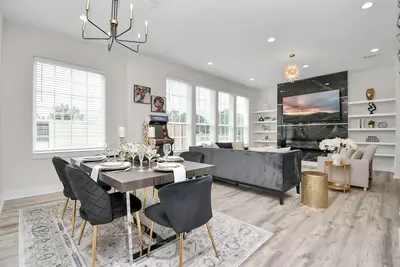 Image de Downtown Retreat with Golf, Arcade & Rooftop View with Ac, WiFi