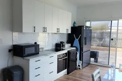 Luxury Stay in Hervey Bay\nThis luxury and spacious one bed studio available.