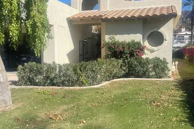 Image de Resort living in this beautifully updated 3 bed 4 bath home in Santa Rosa Cove