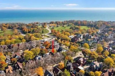 Image de Prestigious Location Near Lake Michigan