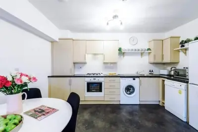 Image de 2Bed Oasis: Free Parking & Netflix, Near Centre\n\n