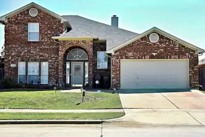 Spacious 4-bedroom house with Ac, Wi-Fi superb in the Heart of Arlington, Tx!