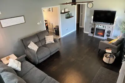 Image de Cozy 2-bedroom home near McPherson College/park with Huge yard- No Cleaning Fees