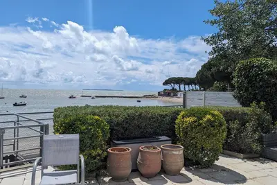 Image de Maison familiale sur le port avec vue mer