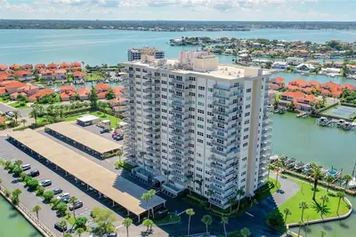 Image de Beach  Condo With  Multi  Million  Dollar  View! \nSEASONAL Rental Only